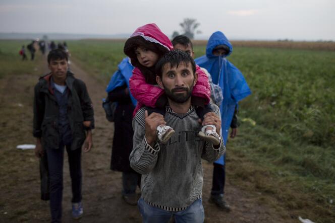 Des réfugiés à Tovarnik, en Croatie, juste après avoir traversé la frontière depuis la Serbie, le 24 septembre.