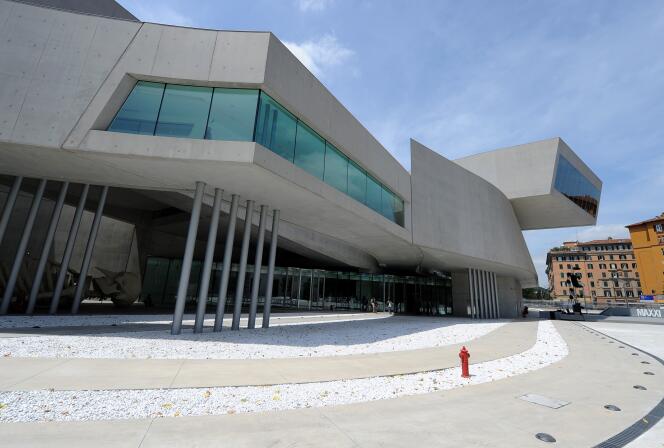 Le MAXXI, le Musée national des arts du XXIe siècle à Rome, réalisé par Zaha Hadid.