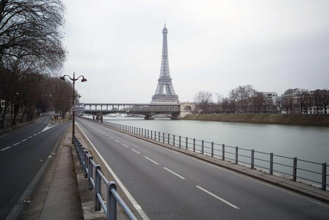La voie Georges-Pompidou près de la tour Eiffel, lors d'une journée sans voitures en septembre.