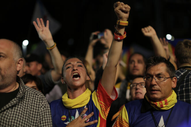 Les sécessionnistes vont prendre le contrôle du parlement catalan, mais échouent à récolter la majorité des suffrages.