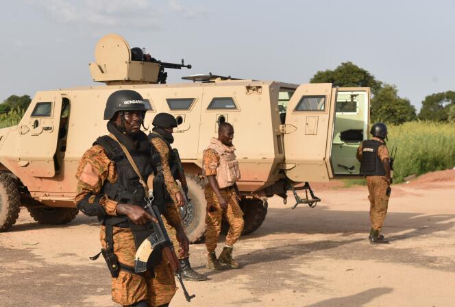 Des soldats à Ouagadougou, en 2015.