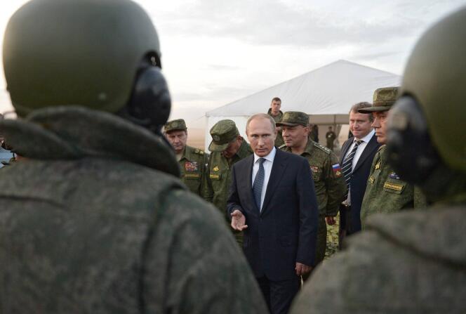 Le président russe, Vladimir Poutine, lors d'une rencontre avec des militaires russes, dans la région d'Orenbourg, en Russie, le 19 septembre.