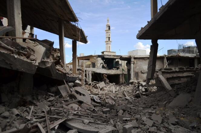 Des bâtiments en ruines, à Talbissé, dans la province de Homs, le 30 septembre.