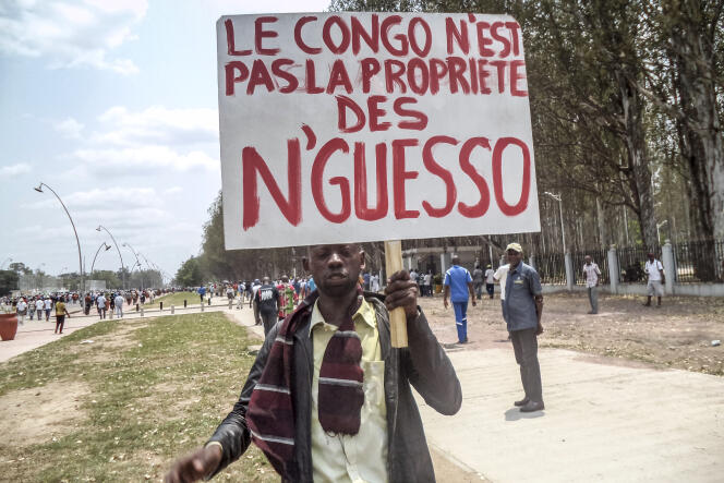 Un manifestant lors d'un rassemblement anti-Denis Sassou Nguesso, le 27 septembre  à Brazzaville (République du Congo).