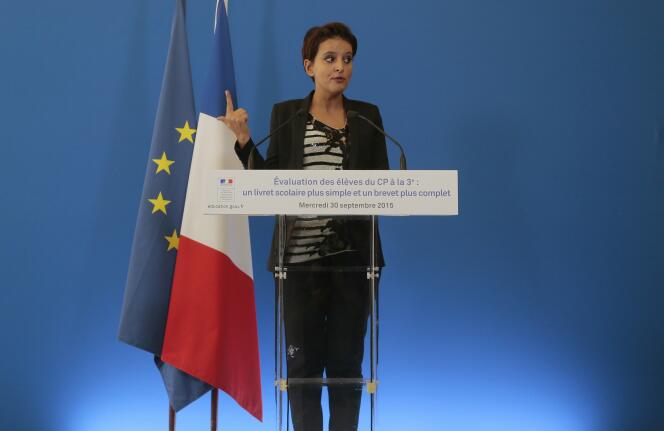 Najat Vallaud-Belkacem en conférence de presse au Ministère de l'Éducation à Paris le 30 septembre 2015.