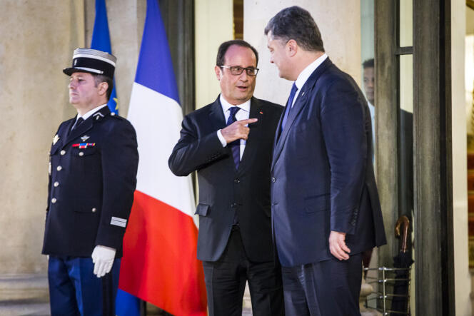 François Hollande raccompagne Petro Porochenko à l'issue d’un sommet sur la situation en Ukraine au palais de l’Elysée.