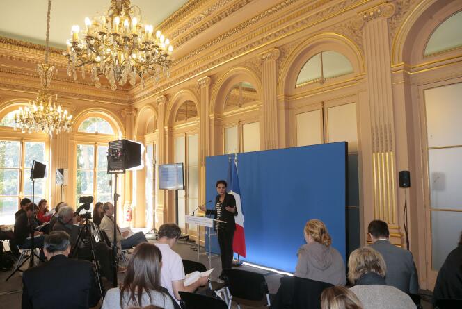 Najat Vallaud-Belkacem en conférence de presse au ministère de l'éducation le 30 septembre, à Paris.