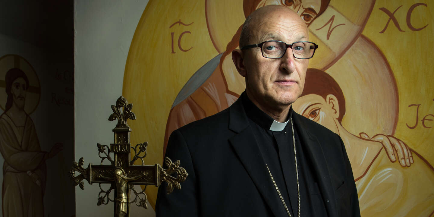 Monseigneur Rey, l'évêque qui flirte avec le FN