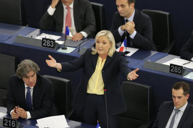 Marine Le Pen au Parlement européen, le 7 octobre 2015.