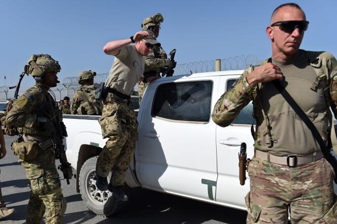 Des militaires américains dans une base militaire afghane à Kunduz, le 1er octobre 2015.