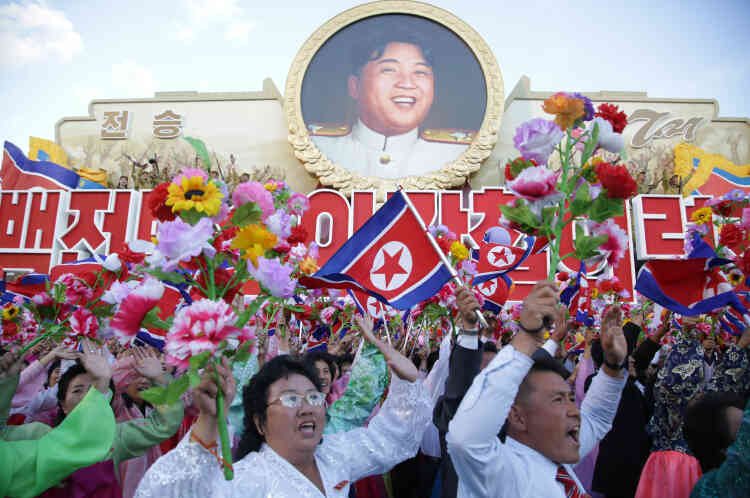 "Le Parti des travailleurs de Corée est un parti invincible qui forme un tout avec le peuple", a ajouté le leader nord-coréen dans un discours de trente minutes, ponctué d'applaudissements de dizaines de milliers de personnes qui brandissaient des drapeaux.