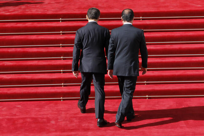 Nicolas Sarkozy et François Hollande, le jour de leur passation de pouvoir, le 15 mai 2012.