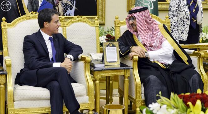 Le premier ministre, Manuel Valls, lors de sa visite à Riyad, en Arabie saoudite, le 13 octobre.