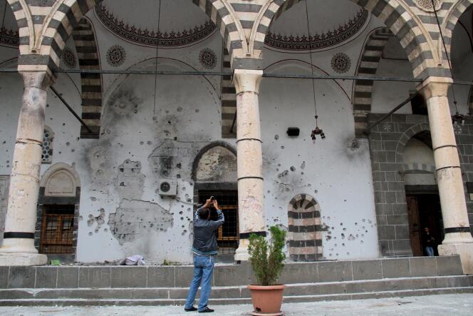 Impacts de balle dans le centre de Diyarbakir, en 2015.