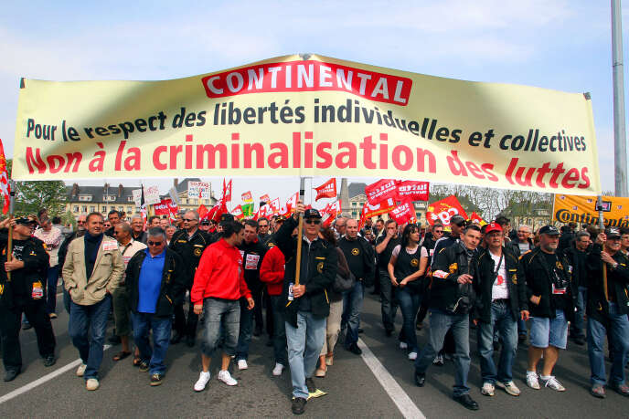 « Les accords de maintien dans l’emploi de Continental (2010), Bosch (2013), Smart (2015) ont finalement abouti à des suppressions d’emplois » (Manifestation le 3 mai 2011 à Compiègne).