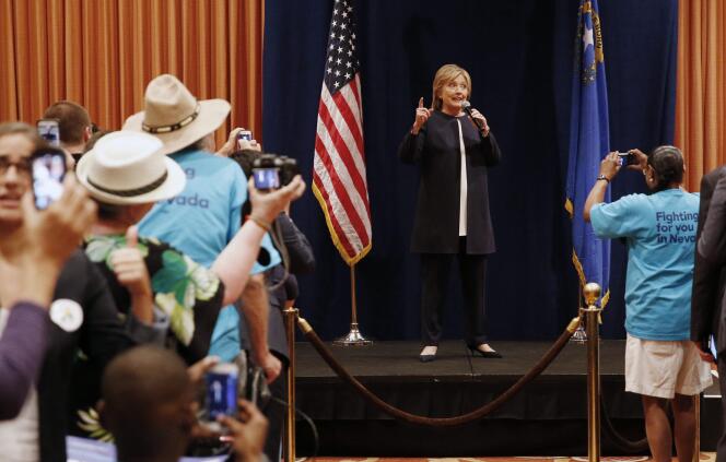 Hillary Clinton après le débat, le 13  octobre, à Las Vegas (Nevada).