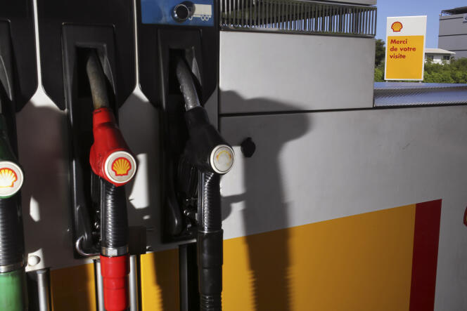 Une pompe à essence à Ville-du-Port, à La Réunion, en janvier 2015.