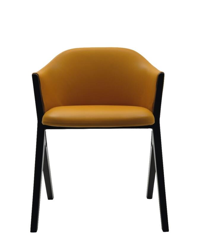 Parmi les designers français plébiscités par Chantal Hamaide, Patrick Norguet, créateur notamment de la chaise M10 pour Cassina.