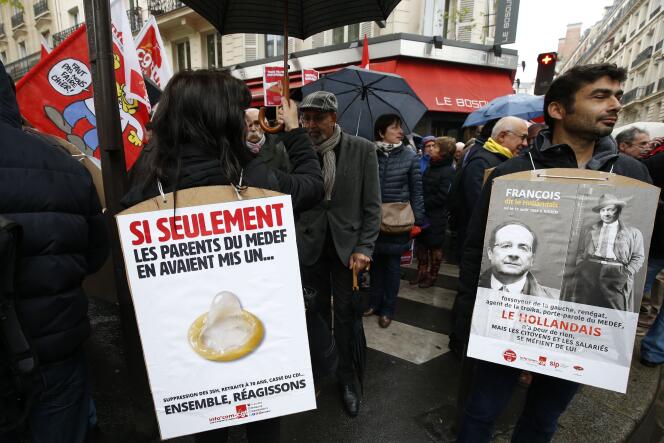 Manifestations de militants CGT devant le siège du Medef durant les négociations sur les retraites complémentaires, le 16 octobre à Paris.