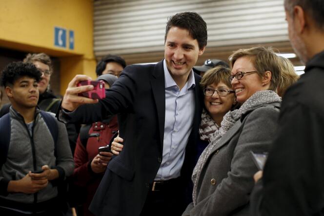 Justin Trudeau, dans une station de métro de Montréal, le 20 octobre 2015, après la victoire du Parti libéral aux législatives.