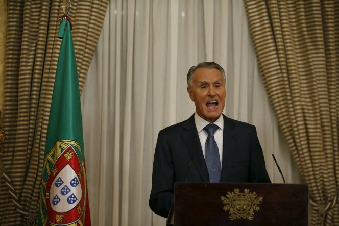Le président du Portugal, Anibal Cavaco Silva, a annoncé le 22 octobre qu'il reconduisait le premier ministre sortant.