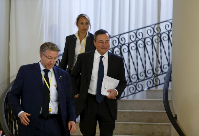 Mario Draghi, le patron de la BCE (à droite), à Malte, le 22 octobre.