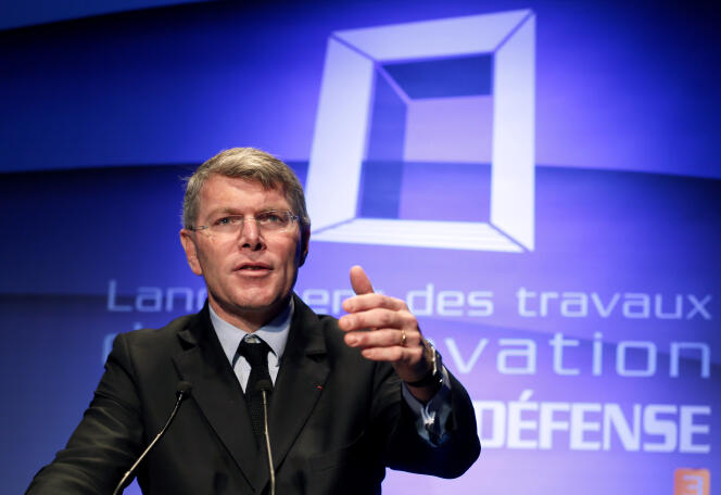 Pierre Berger, lors d'une conférence de presse à la Grande Arche de la Défense, à Paris, en décembre 2014.