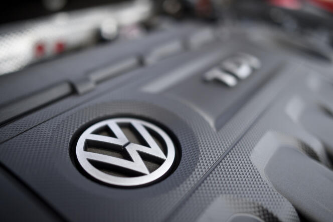 L’entreprise risque une amende de 18 milliards de dollars aux Etats-Unis. Si Volkswagen lance immédiatement un « green redemption fund » pour créer un réseau de bornes de recharge, rétablissant son image de marque comme un voyou qui se repend, elle pourrait vendre beaucoup de voitures, faisant ainsi de ces 18 milliards un levier.