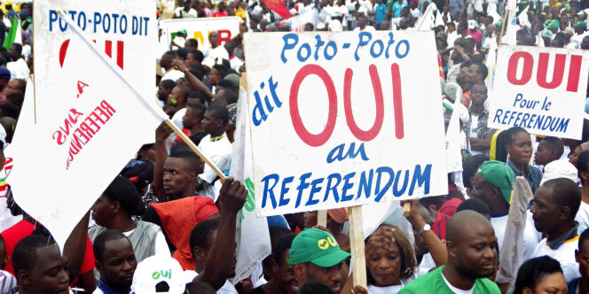 Des soutiens au président Denis Sassou Nguesso à Brazzaville au Congo, le 10 octobre.