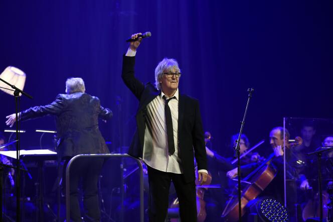Le chanteur Jacques Higelin pendant le concert marquant ses cinquante ans de carrière à la Philharmonie de Paris, le 24 octobre 2015.