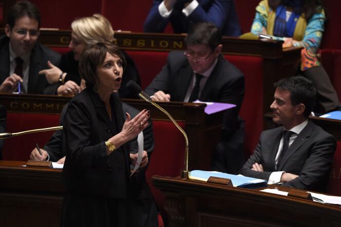 Marisol Touraine, la ministre de la santé et des affaires sociales, et Manuel Valls, le premier ministre, à l'Assemblée nationale, le 27 octobre 2015.