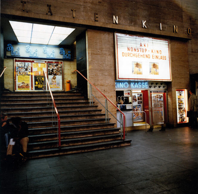 Le AKI à Munich a été le plus grand cinéma de gare avec 550 sièges.