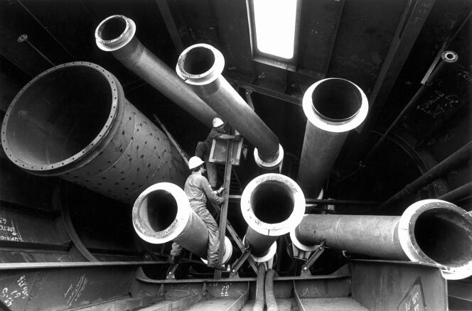 Des tuyaux sur les chantiers navals à Trieste, 1977.