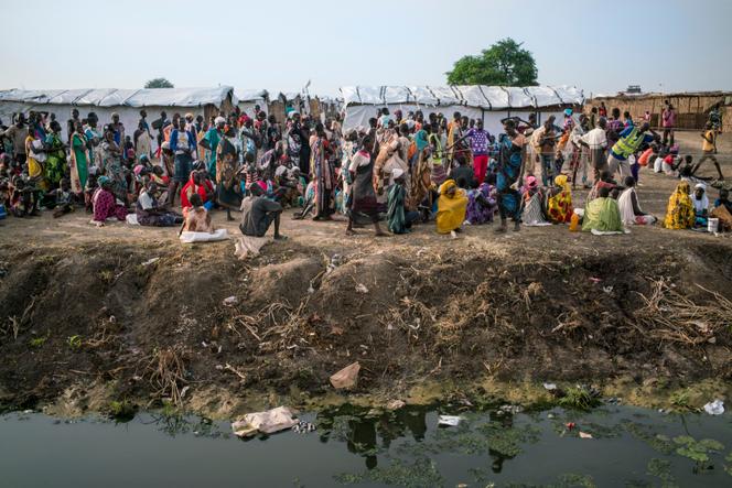 Environ 1 500 nouveaux réfugiés arrivent dans le camp de Bentiu chaque semaine. Ici , une distribution de nourriture par le Programme d'aide alimentaire de l'ONU.