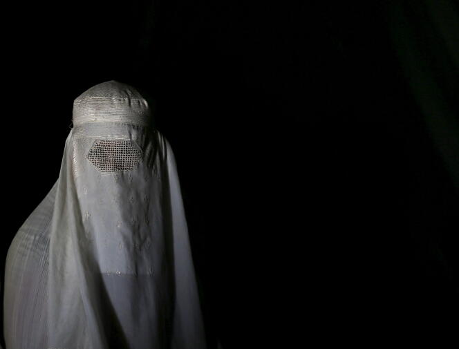 La lapidation, un châtiment prévu dans la loi islamique pour les hommes ou femmes mariés reconnus coupables d’avoir eu un rapport sexuel hors mariage, était relativement courante à l’époque où les talibans dirigeaient l’Afghanistan (1996-2001).