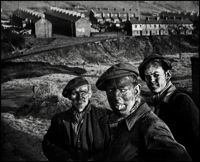 Trois générations de mineurs en 1950 au Pays de Galles.