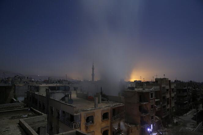 Après un bombardement sur le quartier de Douma, dans l'est de Damas le 30 octobre.