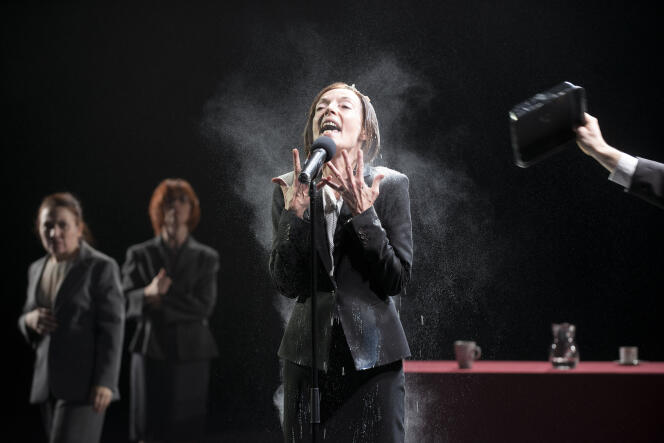 Agnès Berthon dans « Ça ira (1) Fin de Louis », de Joël Pommerat au Théâtre des Amandiers à Nanterre.