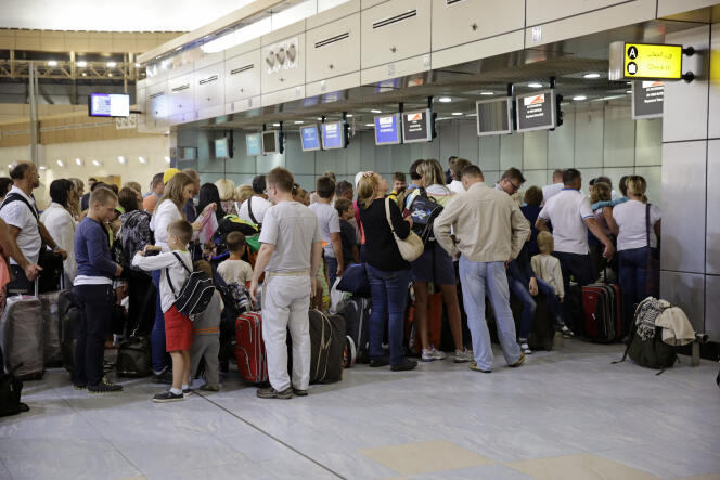 Des touristes russes à l'aéroport de Saint-Pétersbourg, le 5 novembre.
