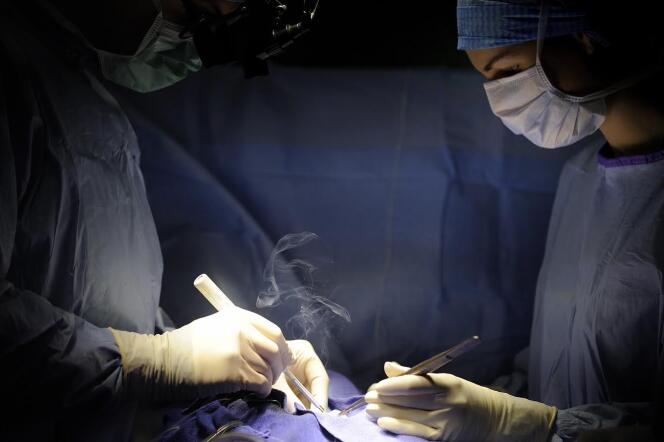 L’Agence nationale de sécurité sanitaire du médicament et des produits de santé (ANSM) a accordé une autorisation à une équipe du CHU de Limoges pour effectuer un essai clinique de greffe d'utérus.