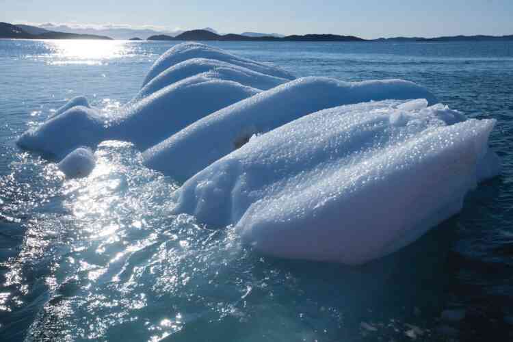 Blocs de glace à la dérive à Nuup Kangerlua, au Groenland.