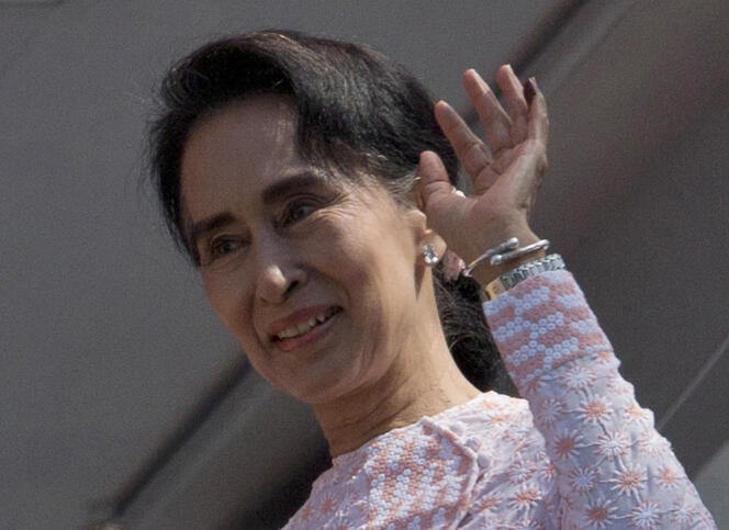 L'opposante birmane Aung San Suu Kyi, à la tête du parti donné vainqueur des élections législatives par le décompte partiel.