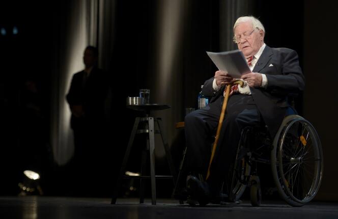 L'ex-chancelier lors d'une cérémonie organisée pour ses 95 ans en 2014 à Hambourg