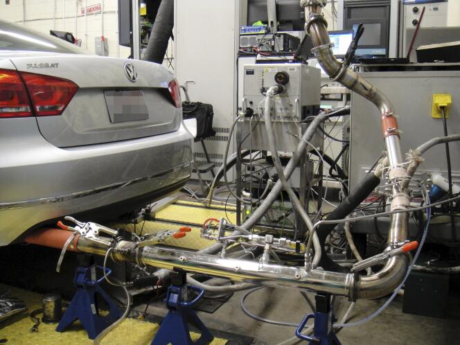 Des moteurs diesel de Volkswagen sont testées à l’université de Virginie (Etats-Unis), le 4 novembre.