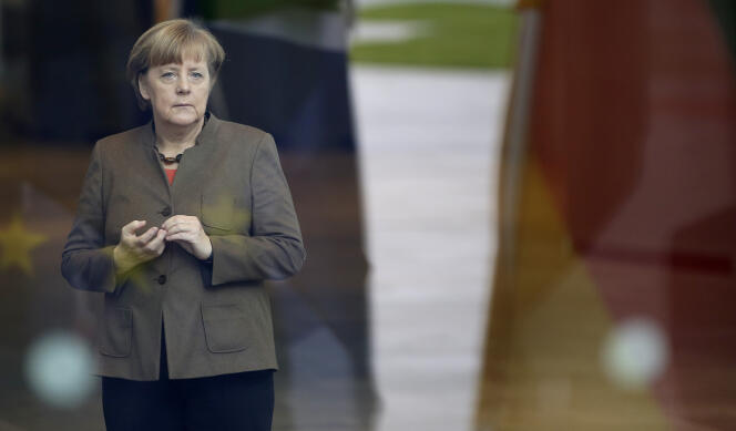 La chancelière allemande Angela Merkel attend l’arrivée du président sud-africain, Jacob Zuma à Berlin, en novembre 2015.