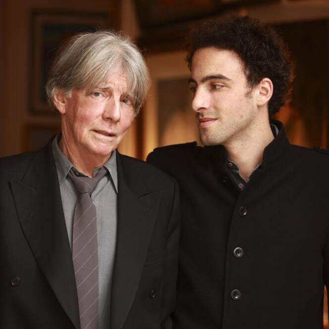 André Glucksmann en 2008 avec son fils, Raphaël, qui dit avoir perdu 