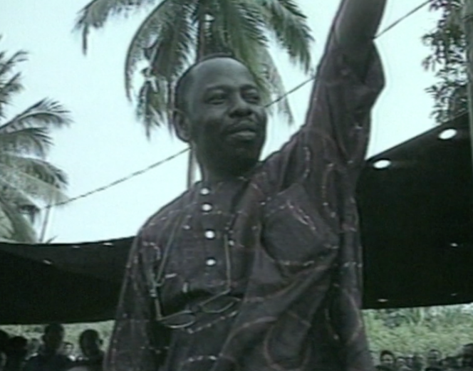 Ken Saro-Wiwa lors d'une manifestation contre l'exploitation