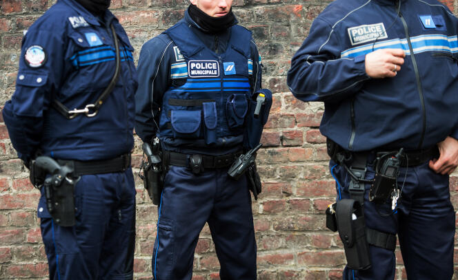 Des policiers municipaux à Tourcoing en janvier 2015.