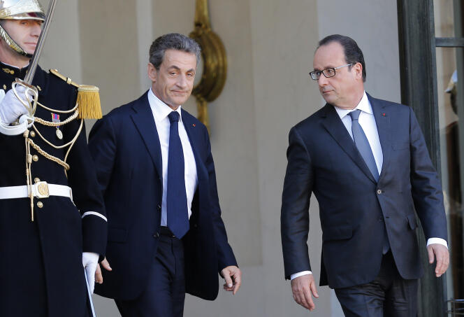 Nicolas Sarkozy et François Hollande, à l'Elysée, le 15 novembre 2015.
