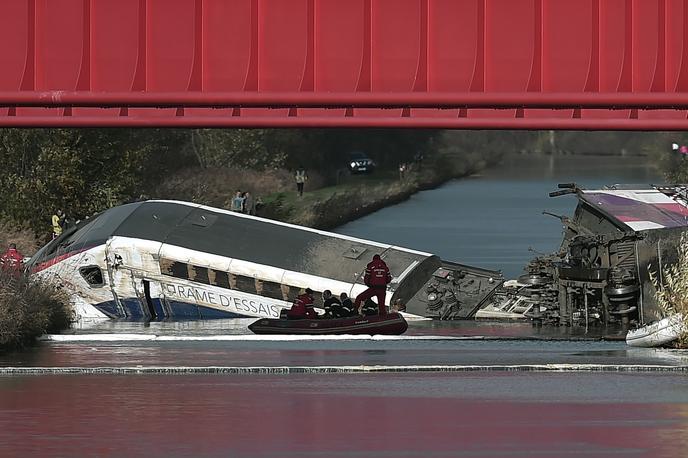 Le 14 novembre 2015 à 15 h 4, le TGV qui effectuait son dernier test sur le tronçon de la ligne à grande vitesse (LGV) Paris-Strasbourg avait déraillé à l’entrée de la courbe de raccordement de la nouvelle ligne avec la ligne classique au niveau de la commune d’Eckwersheim (Bas-Rhin).